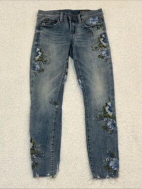 Blank NYC Floral Embroidered Distressed Skinny Ankle Jeans size 25 Boho Artsy